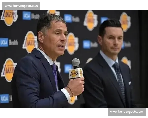 巴爷爆料：佩林卡帅位告急，魔术师回归成 “催命符”？湖人夺冠压力压垮管理层